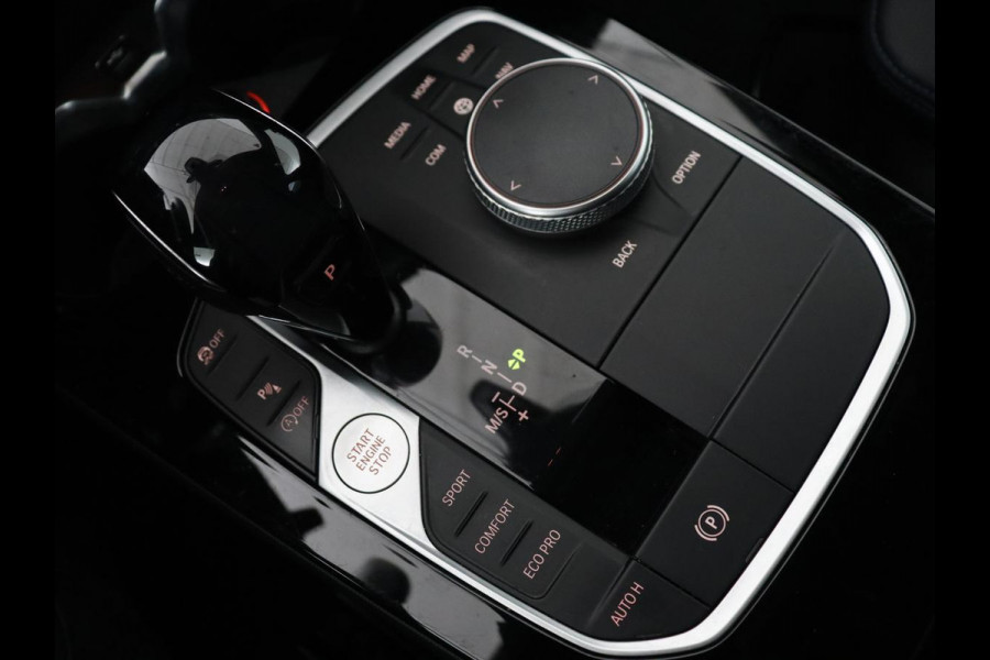 BMW 2 Serie Gran Coupé 218i M Sport | Sportstoelen | Camera | Carplay | Live Cockpit | Half leder | Navigatie | Sfeerverlichting | Full LED | Climate control