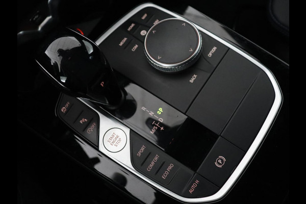 BMW 2 Serie Gran Coupé 218i M Sport | Sportstoelen | Camera | Carplay | Live Cockpit | Half leder | Navigatie | Sfeerverlichting | Full LED | Climate control