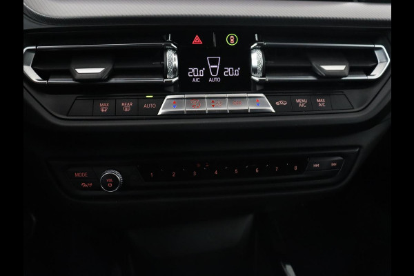 BMW 2 Serie Gran Coupé 218i M Sport | Sportstoelen | Camera | Carplay | Live Cockpit | Half leder | Navigatie | Sfeerverlichting | Full LED | Climate control