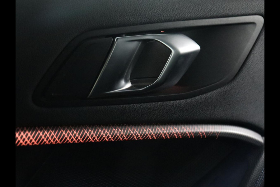 BMW 2 Serie Gran Coupé 218i M Sport | Sportstoelen | Camera | Carplay | Live Cockpit | Half leder | Navigatie | Sfeerverlichting | Full LED | Climate control