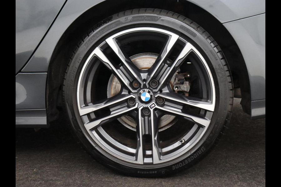 BMW 2 Serie Gran Coupé 218i M Sport | Sportstoelen | Camera | Carplay | Live Cockpit | Half leder | Navigatie | Sfeerverlichting | Full LED | Climate control