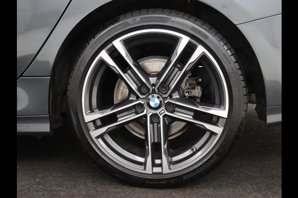 BMW 2 Serie Gran Coupé 218i M Sport | Sportstoelen | Camera | Carplay | Live Cockpit | Half leder | Navigatie | Sfeerverlichting | Full LED | Climate control