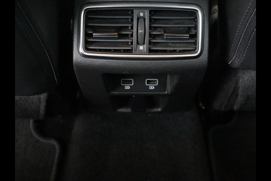 Renault Mégane 1.3 TCe Business Zen | Trekhaak | Camera | Keyless | Carplay | Navigatie | Full LED | Climate control | Parkeerhulp | Cruise control
