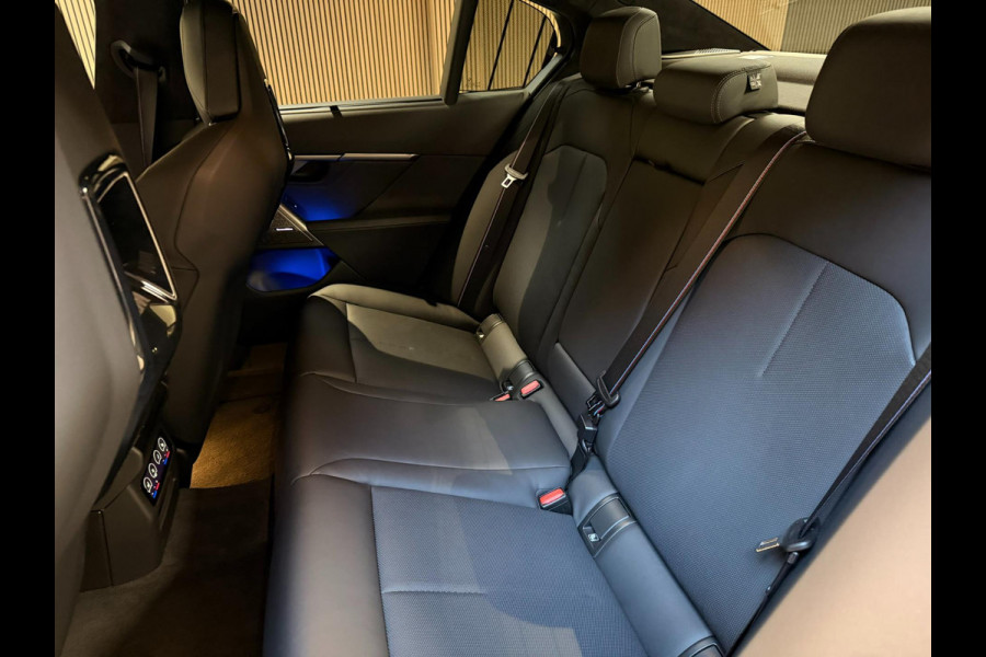 BMW 5 Serie M5 M Carbon|M Drivers Package|M Drive Professional|Driving + Parking Assistant Professional|Alcantara BMW 5 Serie M5 M Carbon|M Drivers Package|M Drive Professional|Driving + Parking Assistant Professional|Alcantara