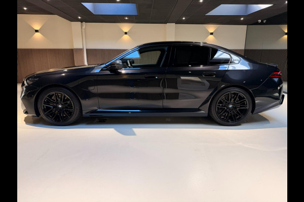 BMW 5 Serie M5 M Carbon|M Drivers Package|M Drive Professional|Driving + Parking Assistant Professional|Alcantara BMW 5 Serie M5 M Carbon|M Drivers Package|M Drive Professional|Driving + Parking Assistant Professional|Alcantara