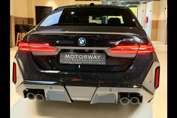 BMW 5 Serie M5 M Carbon|M Drivers Package|M Drive Professional|Driving + Parking Assistant Professional|Alcantara BMW 5 Serie M5 M Carbon|M Drivers Package|M Drive Professional|Driving + Parking Assistant Professional|Alcantara