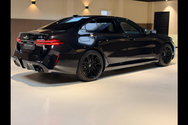 BMW 5 Serie M5 M Carbon|M Drivers Package|M Drive Professional|Driving + Parking Assistant Professional|Alcantara BMW 5 Serie M5 M Carbon|M Drivers Package|M Drive Professional|Driving + Parking Assistant Professional|Alcantara