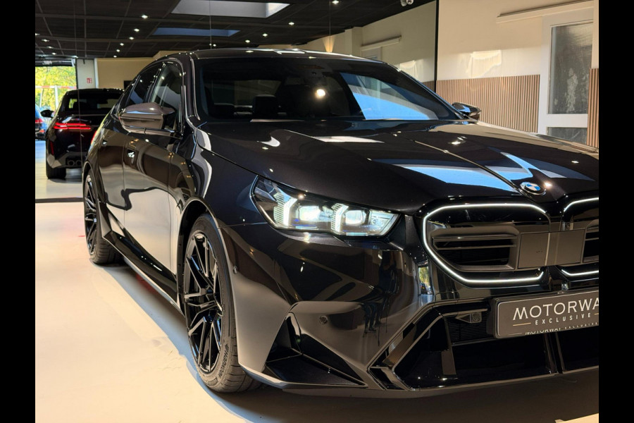 BMW 5 Serie M5 M Carbon|M Drivers Package|M Drive Professional|Driving + Parking Assistant Professional|Alcantara BMW 5 Serie M5 M Carbon|M Drivers Package|M Drive Professional|Driving + Parking Assistant Professional|Alcantara