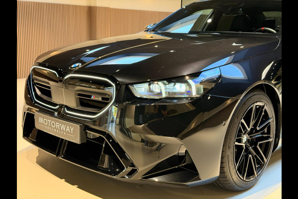 BMW 5 Serie M5 M Carbon|M Drivers Package|M Drive Professional|Driving + Parking Assistant Professional|Alcantara BMW 5 Serie M5 M Carbon|M Drivers Package|M Drive Professional|Driving + Parking Assistant Professional|Alcantara