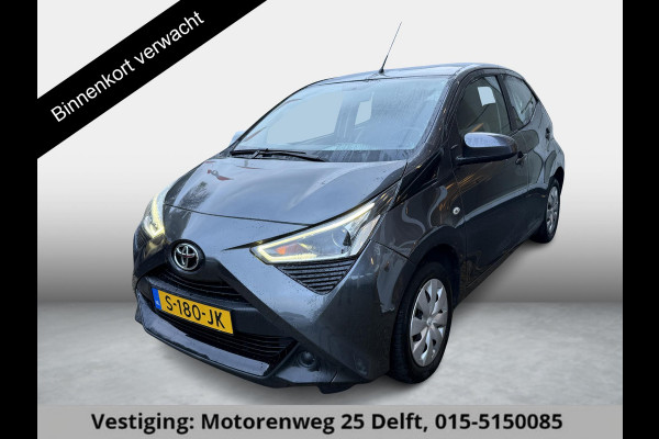Toyota Aygo 1.0 VVT-i X-PLAY AUTOMAAT GARANTIE TOT 10-2031 BIJNA 2022. APPLE CARPLAY & ANDROID AUTO . ACHTERUITRIJ CAMERA .