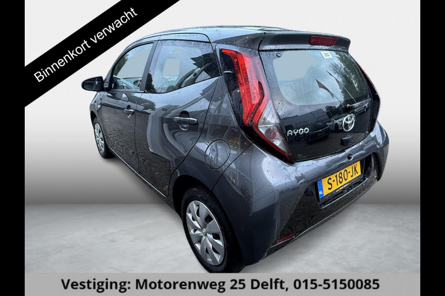 Toyota Aygo 1.0 VVT-i X-PLAY AUTOMAAT GARANTIE TOT 10-2031 BIJNA 2022. APPLE CARPLAY & ANDROID AUTO . ACHTERUITRIJ CAMERA . Toyota Aygo 1.0 VVT-i X-PLAY AUTOMAAT GARANTIE TOT 10-2031 BIJNA 2022. APPLE CARPLAY & ANDROID AUTO . ACHTERUITRIJ CAMERA .