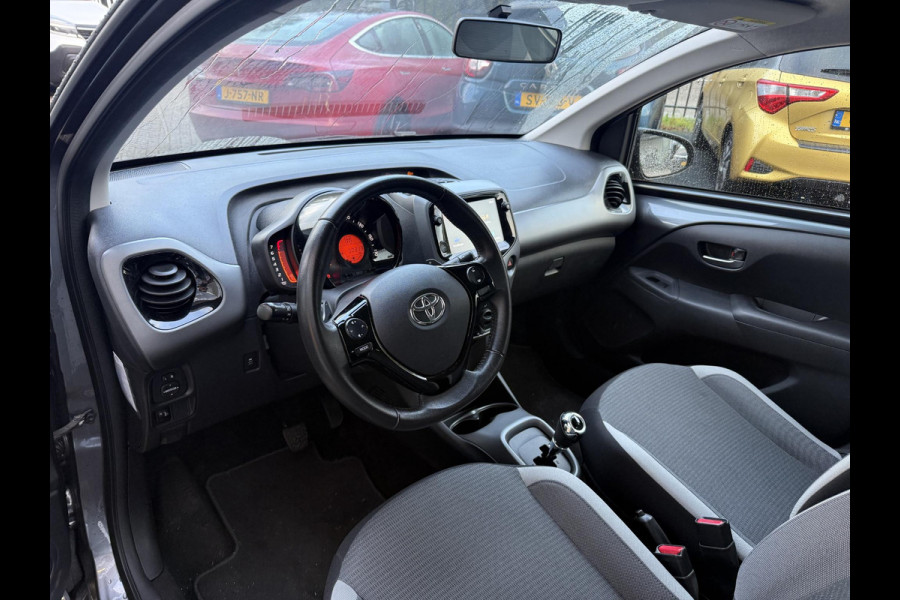 Toyota Aygo 1.0 VVT-i X-PLAY AUTOMAAT GARANTIE TOT 10-2031 BIJNA 2022. APPLE CARPLAY & ANDROID AUTO . ACHTERUITRIJ CAMERA . Toyota Aygo 1.0 VVT-i X-PLAY AUTOMAAT GARANTIE TOT 10-2031 BIJNA 2022. APPLE CARPLAY & ANDROID AUTO . ACHTERUITRIJ CAMERA .