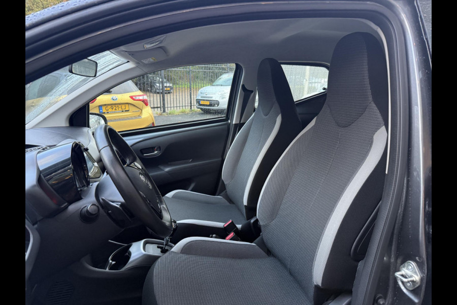 Toyota Aygo 1.0 VVT-i X-PLAY AUTOMAAT GARANTIE TOT 10-2031 BIJNA 2022. APPLE CARPLAY & ANDROID AUTO . ACHTERUITRIJ CAMERA . Toyota Aygo 1.0 VVT-i X-PLAY AUTOMAAT GARANTIE TOT 10-2031 BIJNA 2022. APPLE CARPLAY & ANDROID AUTO . ACHTERUITRIJ CAMERA .