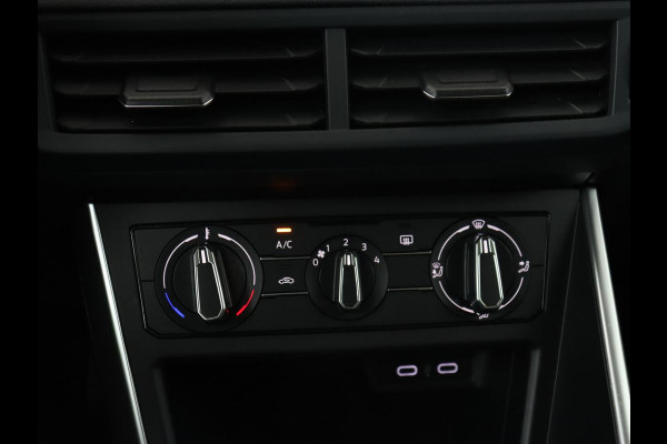 Volkswagen Polo 1.0 TSI Life | Adaptive cruise | Carplay | File Assistent | Airco | Virtual Cockpit | Full LED | Bluetooth Volkswagen Polo 1.0 TSI Life | Adaptive cruise | Carplay | File Assistent | Airco | Virtual Cockpit | Full LED | Bluetooth