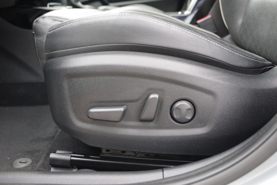 Kia Ceed Sportswagon 1.6 GDI PHEV ExecutiveLine 140 PK, Panoramadak, Leder, Stoelkoeling & Verwarming, Camera Kia Ceed Sportswagon 1.6 GDI PHEV ExecutiveLine 140 PK, Panoramadak, Leder, Stoelkoeling & Verwarming, Camera