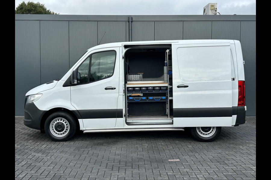Mercedes-Benz Sprinter 314 CDI / L1H1 / 1e EIG. / 2x SCHUIFDEUR / INRICHTING + LAADKRAAN / CAMERA / AIRCO / CRUISE / NAVI / APPLE CARPLAY Mercedes-Benz Sprinter 314 CDI / L1H1 / 1e EIG. / 2x SCHUIFDEUR / INRICHTING + LAADKRAAN / CAMERA / AIRCO / CRUISE / NAVI / APPLE CARPLAY