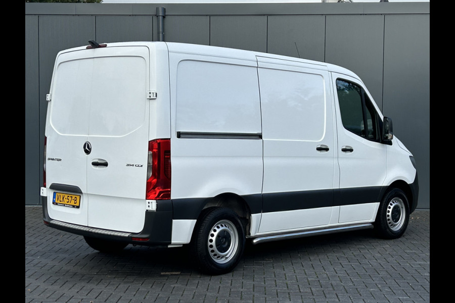 Mercedes-Benz Sprinter 314 CDI / L1H1 / 1e EIG. / 2x SCHUIFDEUR / INRICHTING + LAADKRAAN / CAMERA / AIRCO / CRUISE / NAVI / APPLE CARPLAY Mercedes-Benz Sprinter 314 CDI / L1H1 / 1e EIG. / 2x SCHUIFDEUR / INRICHTING + LAADKRAAN / CAMERA / AIRCO / CRUISE / NAVI / APPLE CARPLAY
