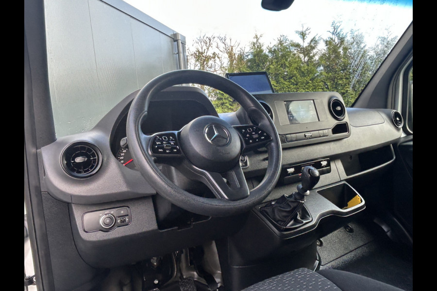 Mercedes-Benz Sprinter 314 CDI / L1H1 / 1e EIG. / 2x SCHUIFDEUR / INRICHTING + LAADKRAAN / CAMERA / AIRCO / CRUISE / NAVI / APPLE CARPLAY Mercedes-Benz Sprinter 314 CDI / L1H1 / 1e EIG. / 2x SCHUIFDEUR / INRICHTING + LAADKRAAN / CAMERA / AIRCO / CRUISE / NAVI / APPLE CARPLAY