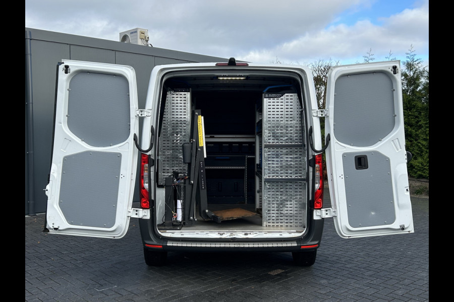 Mercedes-Benz Sprinter 314 CDI / L1H1 / 1e EIG. / 2x SCHUIFDEUR / INRICHTING + LAADKRAAN / CAMERA / AIRCO / CRUISE / NAVI / APPLE CARPLAY Mercedes-Benz Sprinter 314 CDI / L1H1 / 1e EIG. / 2x SCHUIFDEUR / INRICHTING + LAADKRAAN / CAMERA / AIRCO / CRUISE / NAVI / APPLE CARPLAY