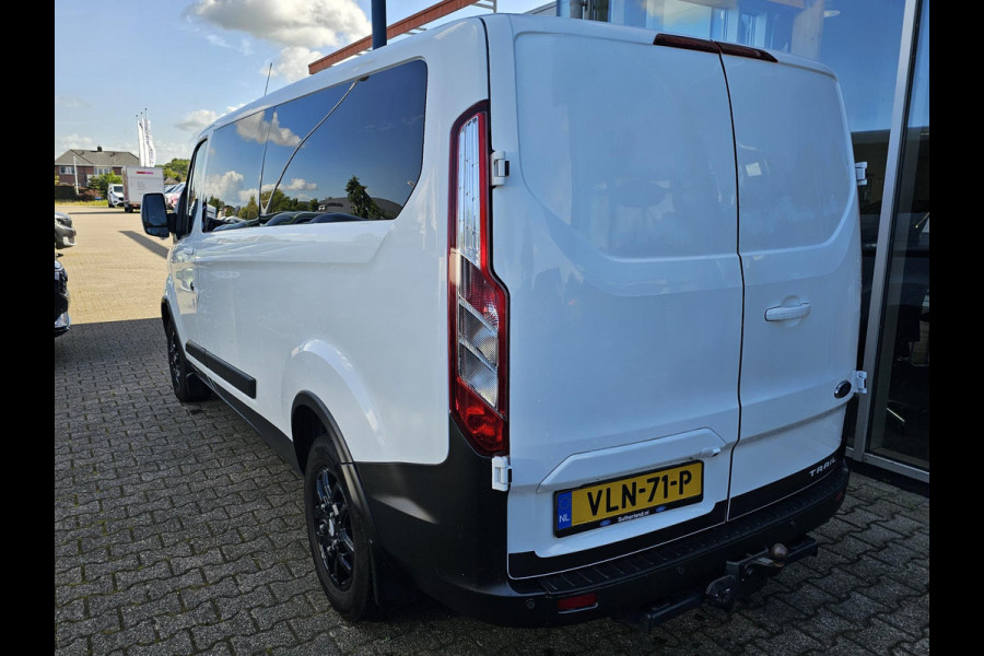 Ford Transit Custom 300 2.0 TDCI L2H1 Trail | Glasslook panelen | Raptor grille | Camera | Trekhaak | Leder | Voorruitverwarming | Airco | Cruise control etc. Ford Transit Custom 300 2.0 TDCI L2H1 Trail | Glasslook panelen | Raptor grille | Camera | Trekhaak | Leder | Voorruitverwarming | Airco | Cruise control etc.
