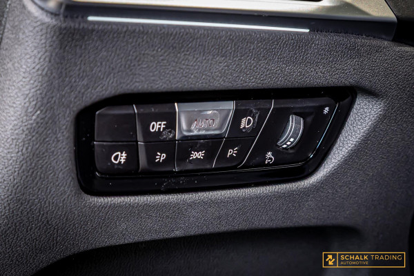 BMW 3-serie 318i|M-sport|NAP|Pano|Cam|H&K|Dealerond|Garantie