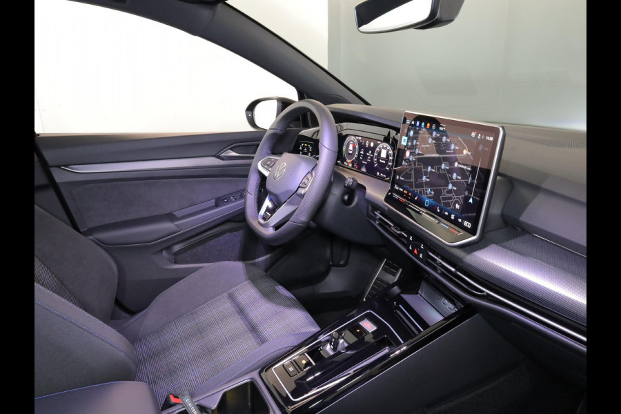 Volkswagen Golf 1.5 eHybrid GTE 272PK PHEV | Verlengde garantie  | Navigatie | Panorama dak | Black Style | 18" Lm velgen | Multimedia pakket plus | Volkswagen Golf 1.5 eHybrid GTE 272PK PHEV | Verlengde garantie  | Navigatie | Panorama dak | Black Style | 18" Lm velgen | Multimedia pakket plus |