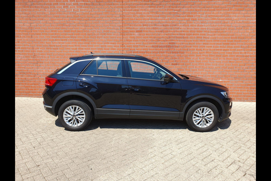 Volkswagen T-Roc 1.5 TSI 150pk DSG Style Team Navigatie Apple Carplay/Android Auto Camera Adaptive Cruise Control Elektrische achterklep Stoel-en stuurverwarming Climate Control Volkswagen T-Roc 1.5 TSI 150pk DSG Style Team Navigatie Apple Carplay/Android Auto Camera Adaptive Cruise Control Elektrische achterklep Stoel-en stuurverwarming Climate Control