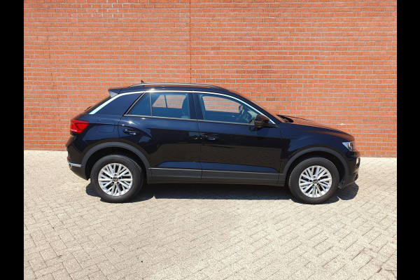 Volkswagen T-Roc 1.5 TSI 150pk DSG Style Team Navigatie Apple Carplay/Android Auto Camera Adaptive Cruise Control Elektrische achterklep Stoel-en stuurverwarming Climate Control Volkswagen T-Roc 1.5 TSI 150pk DSG Style Team Navigatie Apple Carplay/Android Auto Camera Adaptive Cruise Control Elektrische achterklep Stoel-en stuurverwarming Climate Control