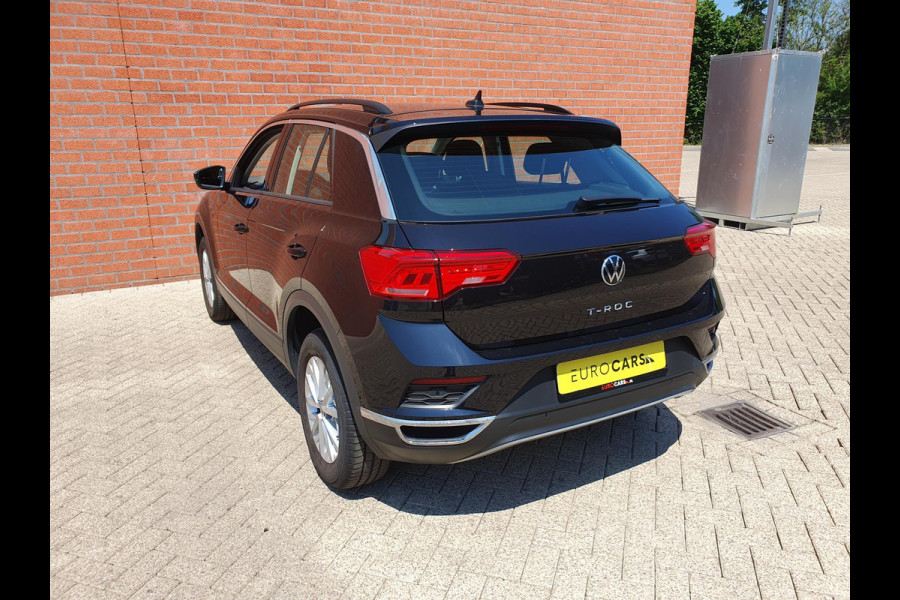 Volkswagen T-Roc 1.5 TSI 150pk DSG Style Team Navigatie Apple Carplay/Android Auto Camera Adaptive Cruise Control Elektrische achterklep Stoel-en stuurverwarming Climate Control Volkswagen T-Roc 1.5 TSI 150pk DSG Style Team Navigatie Apple Carplay/Android Auto Camera Adaptive Cruise Control Elektrische achterklep Stoel-en stuurverwarming Climate Control