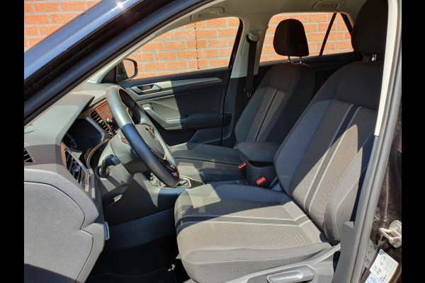 Volkswagen T-Roc 1.5 TSI 150pk DSG Style Team Navigatie Apple Carplay/Android Auto Camera Adaptive Cruise Control Elektrische achterklep Stoel-en stuurverwarming Climate Control Volkswagen T-Roc 1.5 TSI 150pk DSG Style Team Navigatie Apple Carplay/Android Auto Camera Adaptive Cruise Control Elektrische achterklep Stoel-en stuurverwarming Climate Control