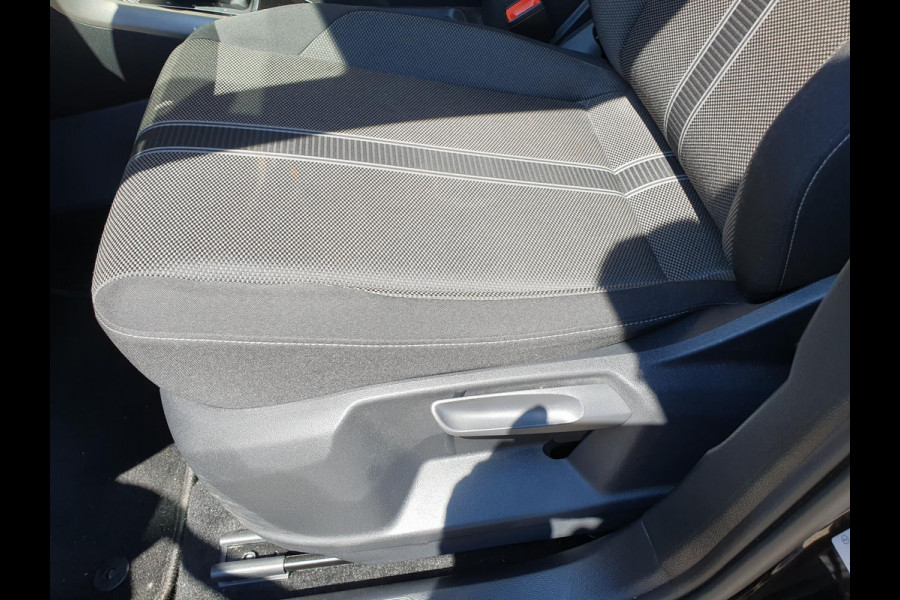 Volkswagen T-Roc 1.5 TSI 150pk DSG Style Team Navigatie Apple Carplay/Android Auto Camera Adaptive Cruise Control Elektrische achterklep Stoel-en stuurverwarming Climate Control Volkswagen T-Roc 1.5 TSI 150pk DSG Style Team Navigatie Apple Carplay/Android Auto Camera Adaptive Cruise Control Elektrische achterklep Stoel-en stuurverwarming Climate Control