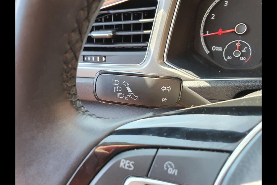 Volkswagen T-Roc 1.5 TSI 150pk DSG Style Team Navigatie Apple Carplay/Android Auto Camera Adaptive Cruise Control Elektrische achterklep Stoel-en stuurverwarming Climate Control Volkswagen T-Roc 1.5 TSI 150pk DSG Style Team Navigatie Apple Carplay/Android Auto Camera Adaptive Cruise Control Elektrische achterklep Stoel-en stuurverwarming Climate Control