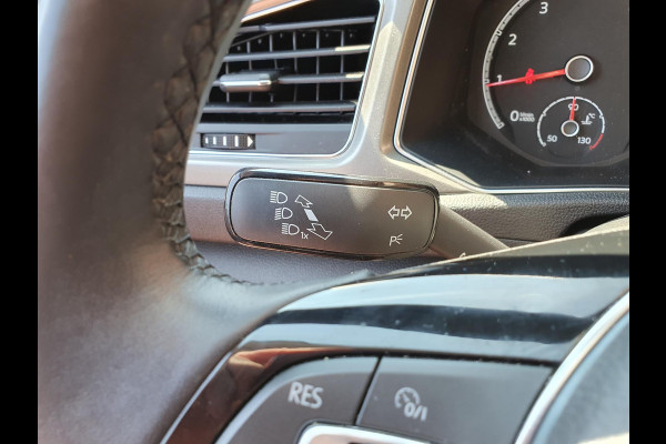 Volkswagen T-Roc 1.5 TSI 150pk DSG Style Team Navigatie Apple Carplay/Android Auto Camera Adaptive Cruise Control Elektrische achterklep Stoel-en stuurverwarming Climate Control Volkswagen T-Roc 1.5 TSI 150pk DSG Style Team Navigatie Apple Carplay/Android Auto Camera Adaptive Cruise Control Elektrische achterklep Stoel-en stuurverwarming Climate Control