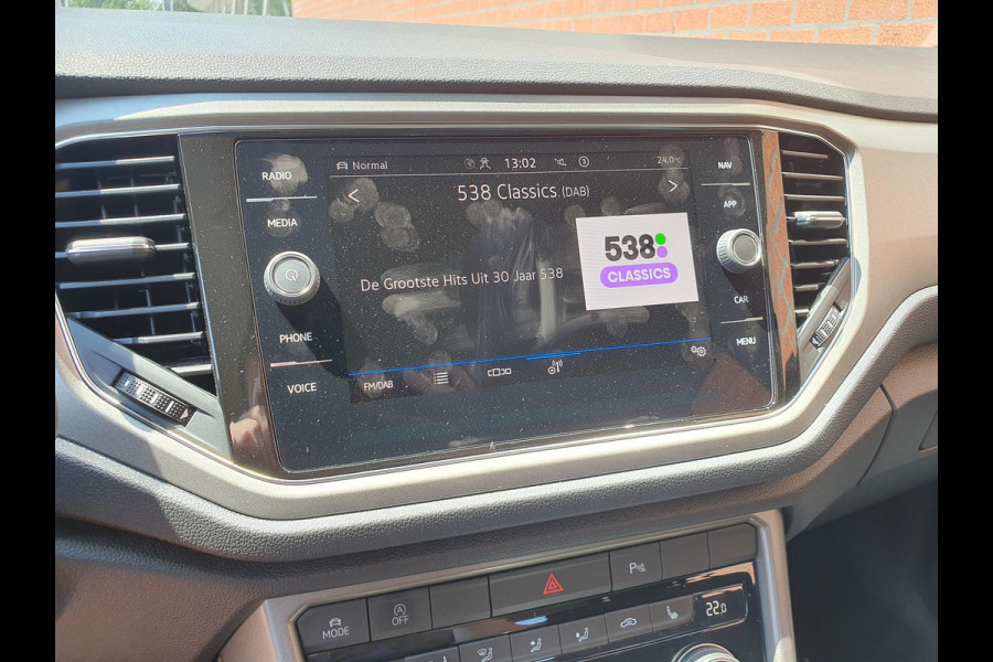 Volkswagen T-Roc 1.5 TSI 150pk DSG Style Team Navigatie Apple Carplay/Android Auto Camera Adaptive Cruise Control Elektrische achterklep Stoel-en stuurverwarming Climate Control Volkswagen T-Roc 1.5 TSI 150pk DSG Style Team Navigatie Apple Carplay/Android Auto Camera Adaptive Cruise Control Elektrische achterklep Stoel-en stuurverwarming Climate Control