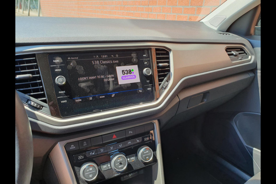 Volkswagen T-Roc 1.5 TSI 150pk DSG Style Team Navigatie Apple Carplay/Android Auto Camera Adaptive Cruise Control Elektrische achterklep Stoel-en stuurverwarming Climate Control Volkswagen T-Roc 1.5 TSI 150pk DSG Style Team Navigatie Apple Carplay/Android Auto Camera Adaptive Cruise Control Elektrische achterklep Stoel-en stuurverwarming Climate Control