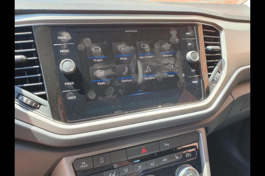 Volkswagen T-Roc 1.5 TSI 150pk DSG Style Team Navigatie Apple Carplay/Android Auto Camera Adaptive Cruise Control Elektrische achterklep Stoel-en stuurverwarming Climate Control Volkswagen T-Roc 1.5 TSI 150pk DSG Style Team Navigatie Apple Carplay/Android Auto Camera Adaptive Cruise Control Elektrische achterklep Stoel-en stuurverwarming Climate Control