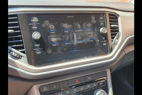 Volkswagen T-Roc 1.5 TSI 150pk DSG Style Team Navigatie Apple Carplay/Android Auto Camera Adaptive Cruise Control Elektrische achterklep Stoel-en stuurverwarming Climate Control Volkswagen T-Roc 1.5 TSI 150pk DSG Style Team Navigatie Apple Carplay/Android Auto Camera Adaptive Cruise Control Elektrische achterklep Stoel-en stuurverwarming Climate Control