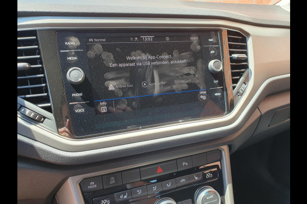 Volkswagen T-Roc 1.5 TSI 150pk DSG Style Team Navigatie Apple Carplay/Android Auto Camera Adaptive Cruise Control Elektrische achterklep Stoel-en stuurverwarming Climate Control Volkswagen T-Roc 1.5 TSI 150pk DSG Style Team Navigatie Apple Carplay/Android Auto Camera Adaptive Cruise Control Elektrische achterklep Stoel-en stuurverwarming Climate Control
