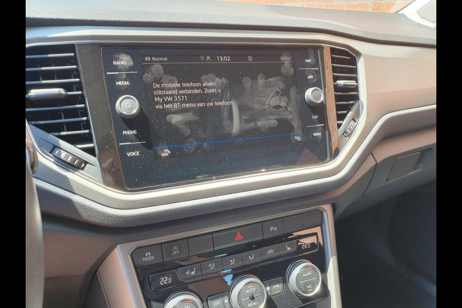 Volkswagen T-Roc 1.5 TSI 150pk DSG Style Team Navigatie Apple Carplay/Android Auto Camera Adaptive Cruise Control Elektrische achterklep Stoel-en stuurverwarming Climate Control Volkswagen T-Roc 1.5 TSI 150pk DSG Style Team Navigatie Apple Carplay/Android Auto Camera Adaptive Cruise Control Elektrische achterklep Stoel-en stuurverwarming Climate Control
