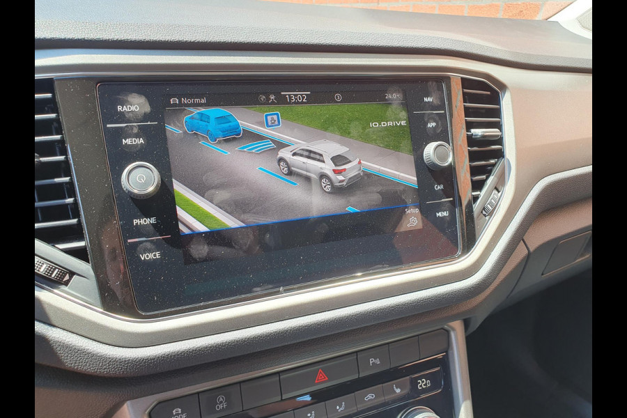 Volkswagen T-Roc 1.5 TSI 150pk DSG Style Team Navigatie Apple Carplay/Android Auto Camera Adaptive Cruise Control Elektrische achterklep Stoel-en stuurverwarming Climate Control Volkswagen T-Roc 1.5 TSI 150pk DSG Style Team Navigatie Apple Carplay/Android Auto Camera Adaptive Cruise Control Elektrische achterklep Stoel-en stuurverwarming Climate Control