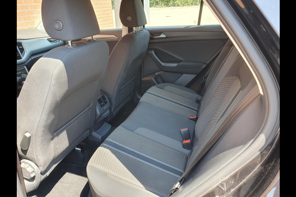 Volkswagen T-Roc 1.5 TSI 150pk DSG Style Team Navigatie Apple Carplay/Android Auto Camera Adaptive Cruise Control Elektrische achterklep Stoel-en stuurverwarming Climate Control Volkswagen T-Roc 1.5 TSI 150pk DSG Style Team Navigatie Apple Carplay/Android Auto Camera Adaptive Cruise Control Elektrische achterklep Stoel-en stuurverwarming Climate Control
