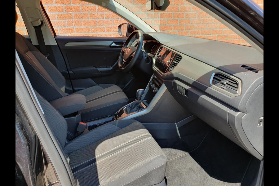 Volkswagen T-Roc 1.5 TSI 150pk DSG Style Team Navigatie Apple Carplay/Android Auto Camera Adaptive Cruise Control Elektrische achterklep Stoel-en stuurverwarming Climate Control Volkswagen T-Roc 1.5 TSI 150pk DSG Style Team Navigatie Apple Carplay/Android Auto Camera Adaptive Cruise Control Elektrische achterklep Stoel-en stuurverwarming Climate Control