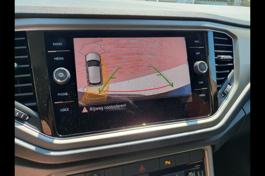 Volkswagen T-Roc 1.5 TSI 150pk DSG Style Team Navigatie Apple Carplay/Android Auto Camera Adaptive Cruise Control Elektrische achterklep Stoel-en stuurverwarming Climate Control Volkswagen T-Roc 1.5 TSI 150pk DSG Style Team Navigatie Apple Carplay/Android Auto Camera Adaptive Cruise Control Elektrische achterklep Stoel-en stuurverwarming Climate Control
