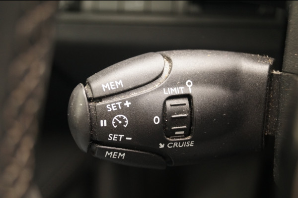 Peugeot 5008 1.2 PureTech 130pk Premium 7-persoons -NAVI-ECC-CAM- Peugeot 5008 1.2 PureTech 130pk Premium 7-persoons -NAVI-ECC-CAM-