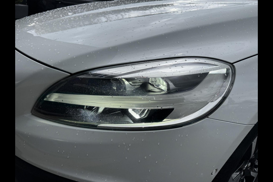 Volvo V40 Cross Country 1.5 T3 Polar+ Luxury | Camera | DAB | Navigatie | Stoelverwarming | Lichtmetalen Velgen | Volvo V40 Cross Country 1.5 T3 Polar+ Luxury | Camera | DAB | Navigatie | Stoelverwarming | Lichtmetalen Velgen |