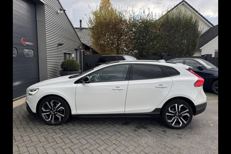 Volvo V40 Cross Country 1.5 T3 Polar+ Luxury | Camera | DAB | Navigatie | Stoelverwarming | Lichtmetalen Velgen | Volvo V40 Cross Country 1.5 T3 Polar+ Luxury | Camera | DAB | Navigatie | Stoelverwarming | Lichtmetalen Velgen |