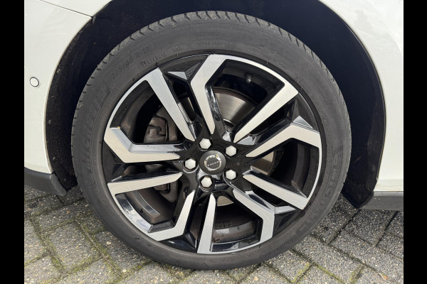 Volvo V40 Cross Country 1.5 T3 Polar+ Luxury | Camera | DAB | Navigatie | Stoelverwarming | Lichtmetalen Velgen | Volvo V40 Cross Country 1.5 T3 Polar+ Luxury | Camera | DAB | Navigatie | Stoelverwarming | Lichtmetalen Velgen |