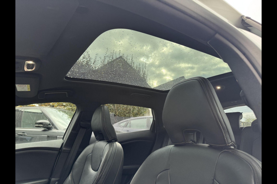 Volvo V40 Cross Country 1.5 T3 Polar+ Luxury | Camera | DAB | Navigatie | Stoelverwarming | Lichtmetalen Velgen | Volvo V40 Cross Country 1.5 T3 Polar+ Luxury | Camera | DAB | Navigatie | Stoelverwarming | Lichtmetalen Velgen |