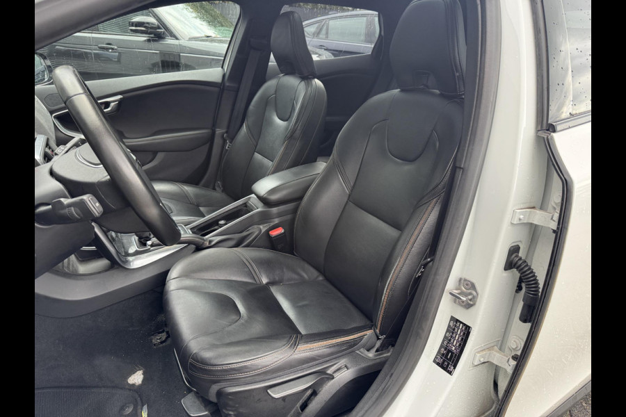 Volvo V40 Cross Country 1.5 T3 Polar+ Luxury | Camera | DAB | Navigatie | Stoelverwarming | Lichtmetalen Velgen | Volvo V40 Cross Country 1.5 T3 Polar+ Luxury | Camera | DAB | Navigatie | Stoelverwarming | Lichtmetalen Velgen |
