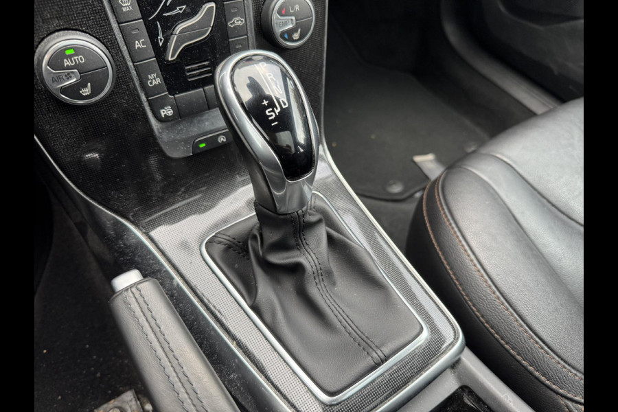 Volvo V40 Cross Country 1.5 T3 Polar+ Luxury | Camera | DAB | Navigatie | Stoelverwarming | Lichtmetalen Velgen | Volvo V40 Cross Country 1.5 T3 Polar+ Luxury | Camera | DAB | Navigatie | Stoelverwarming | Lichtmetalen Velgen |